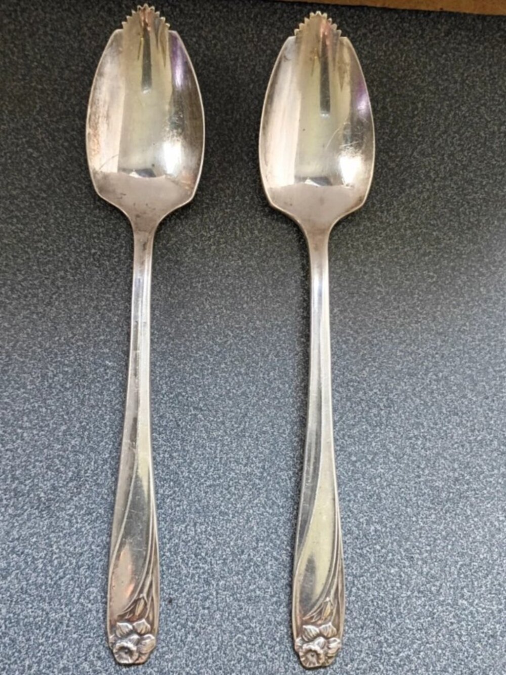 Set of 2 1847 Rogers Bros Daffodil Grapefruit Serrated Spoons Silverplate 6"